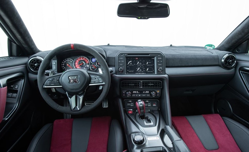 2021 Nissan GT-R Navigation and Infotainment