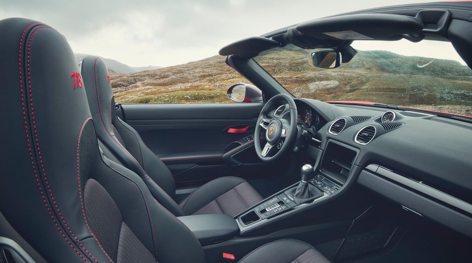 2021 Porsche 718 Cayman Navigation and Infotainment