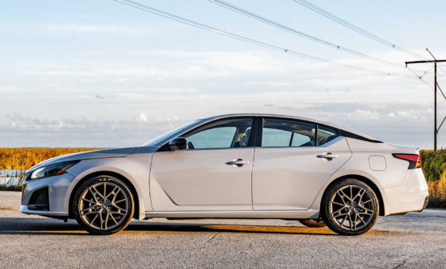 2023 Nissan Altima SR prices